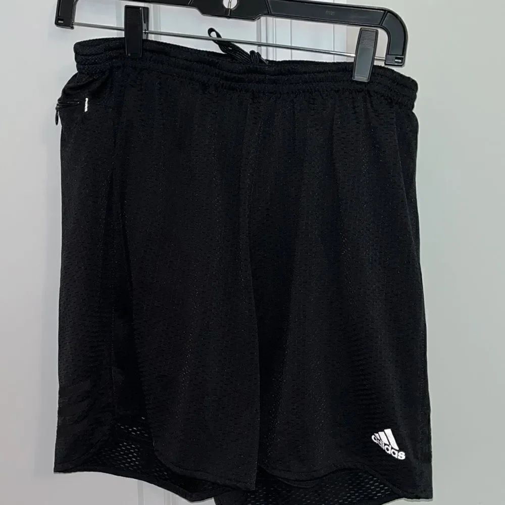 blackβadidas mesh lined running marathon 7β workout zip pocket shorts L 3βstripe